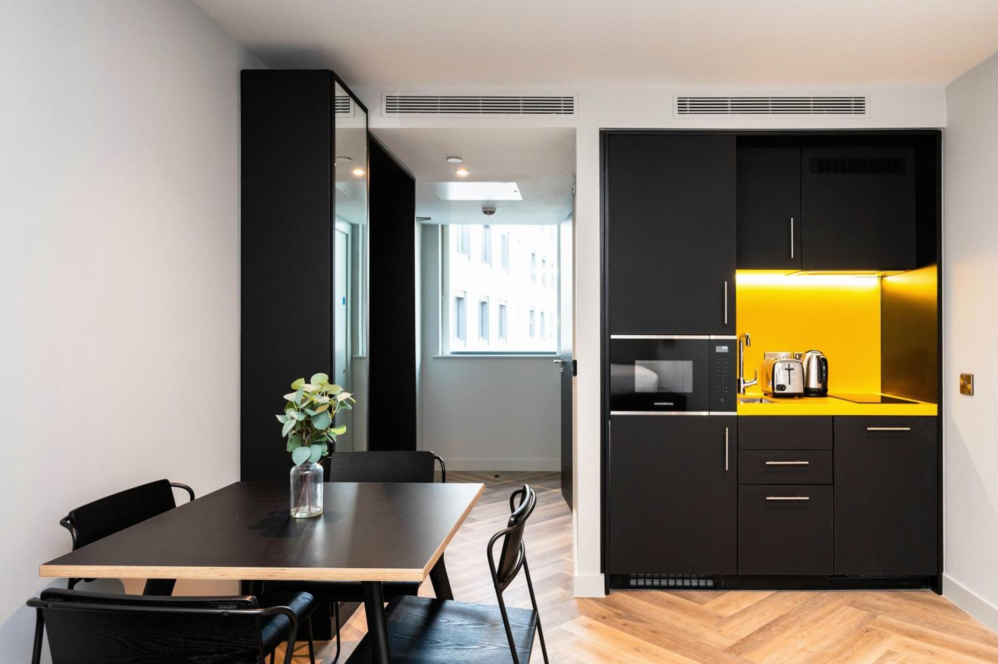Apartahotel Staycity Tivoli